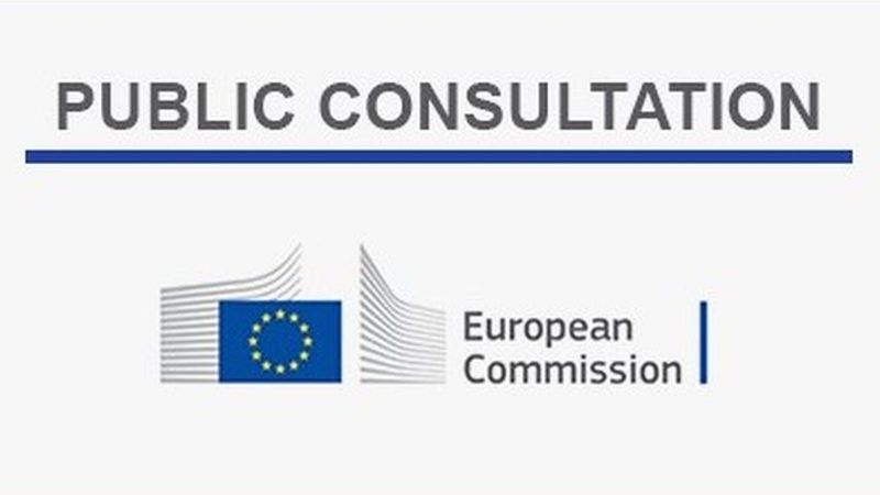 Vor weißem Hintergrund der Schriftzug 