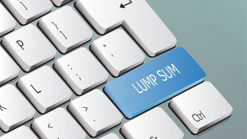 Das Bild zeigt einen Ausschnitt einet Tastatur mit verschiedenen weißen Tasten sowie einer blauen Taste mit der Aufschrift Lump Sum.