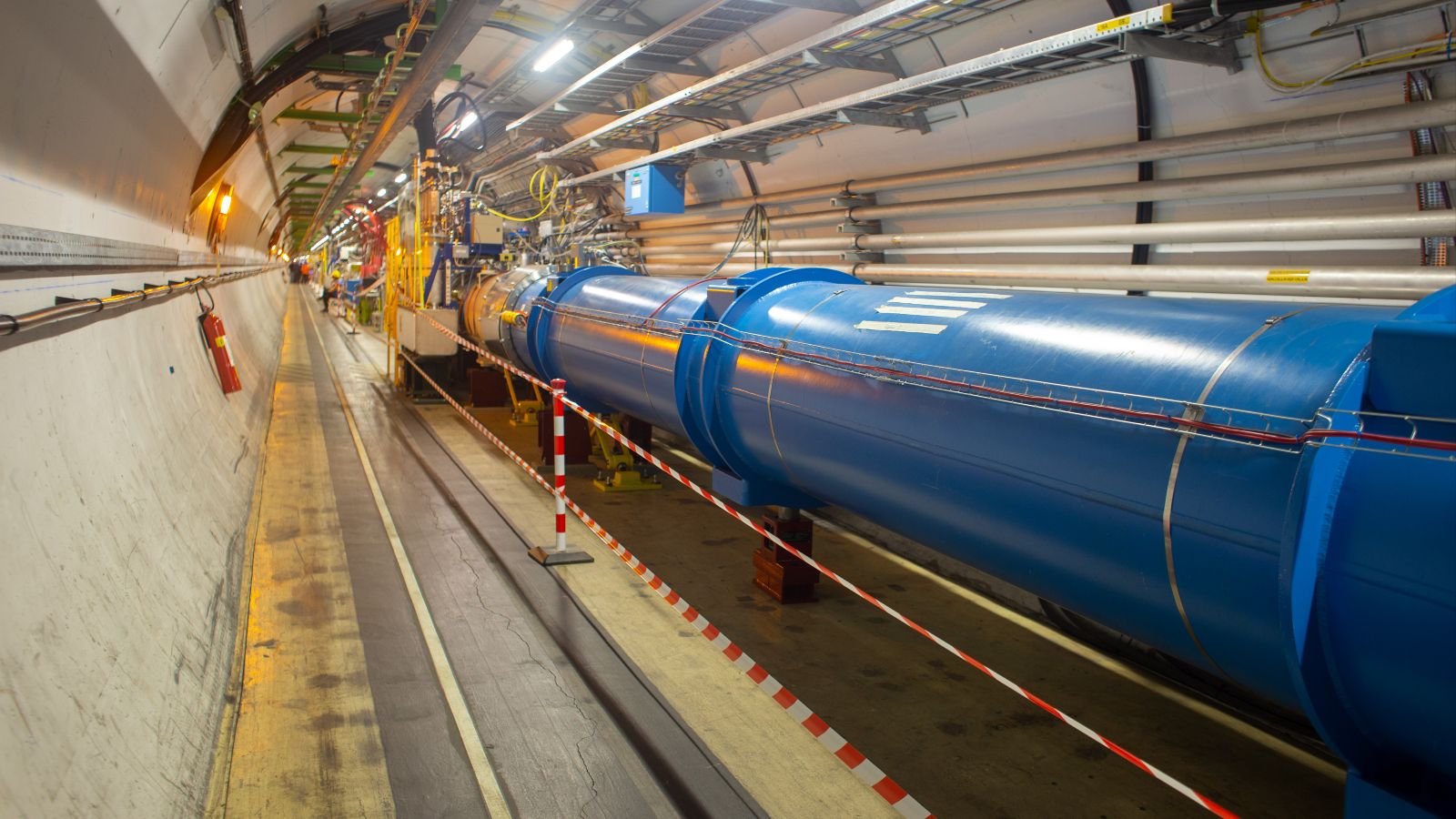 Das Bild zeigt den Teilchenbeschleuniger in der Cern Forschungseinrichtung. 